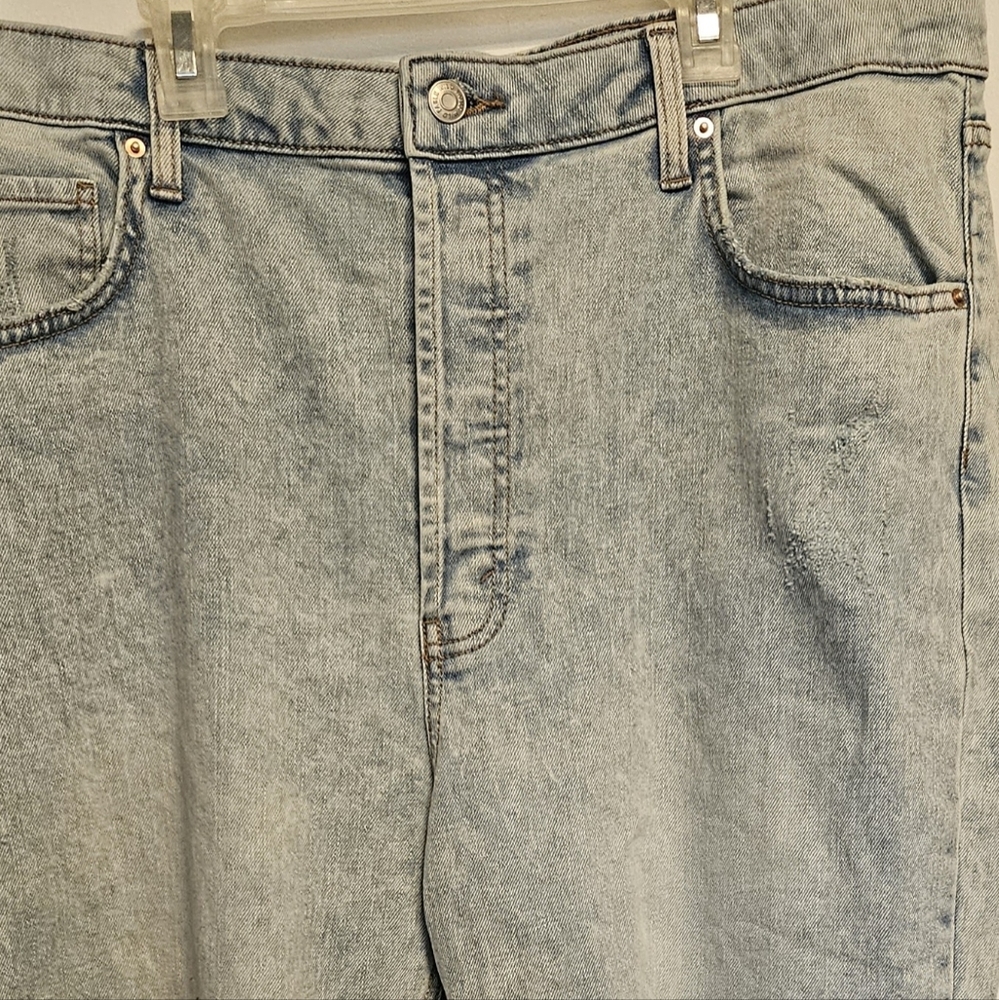 NWOT!!!! Highest Rise Button Fly Light Distressed Mom Jeans Size 18 Wild Fable